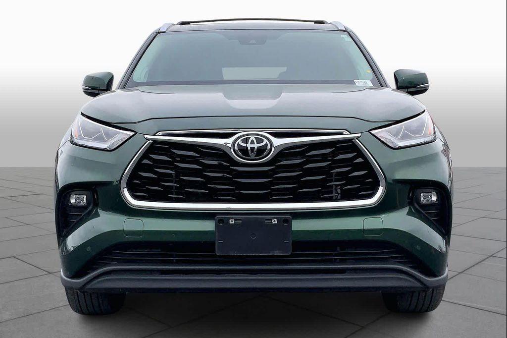 used 2023 Toyota Highlander car, priced at $40,060