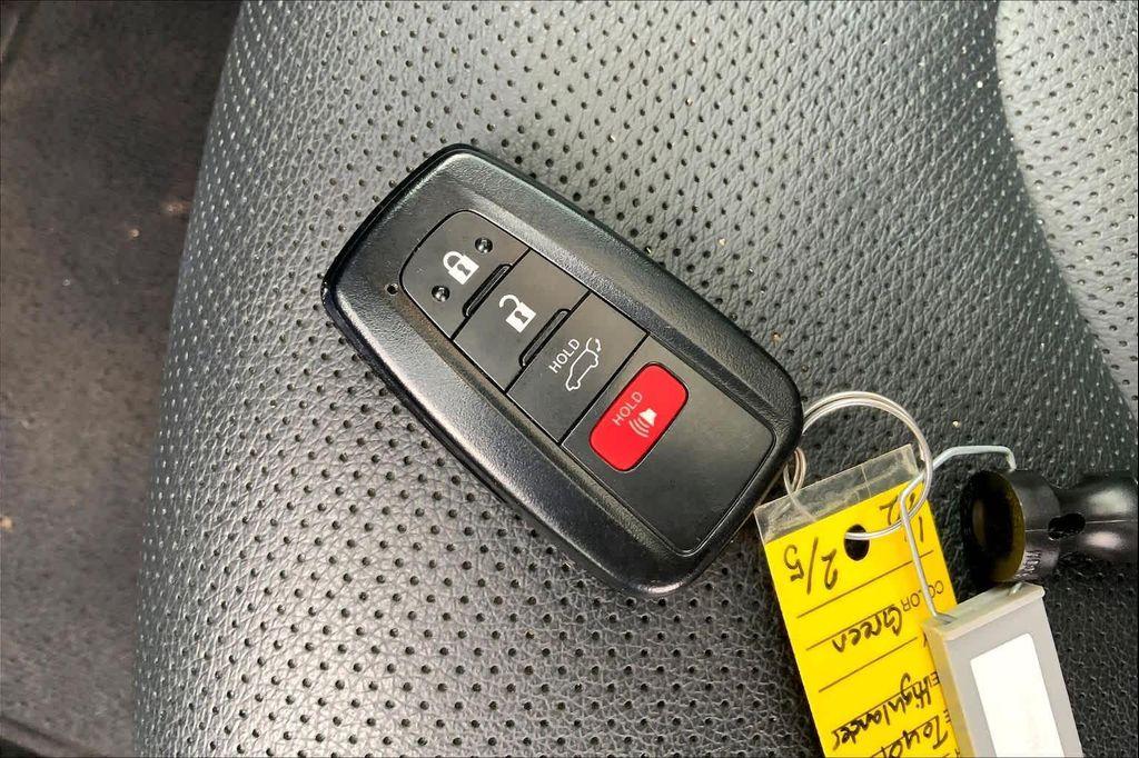 used 2023 Toyota Highlander car, priced at $40,060