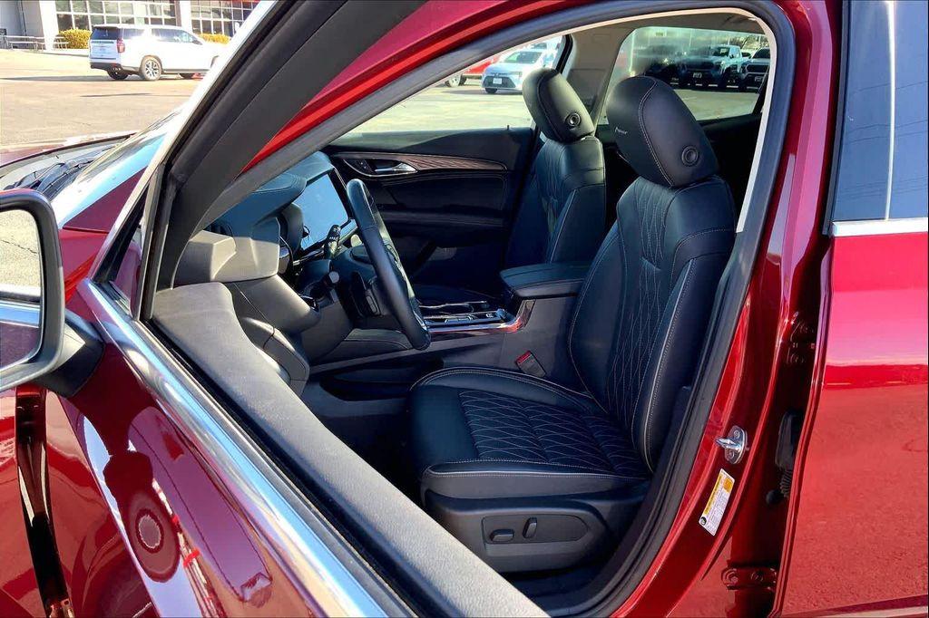 used 2023 Buick Envision car, priced at $30,986