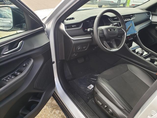 new 2025 Jeep Grand Cherokee car, priced at $38,821