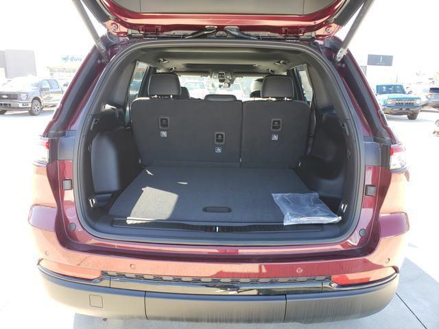 new 2025 Jeep Grand Cherokee car, priced at $42,987