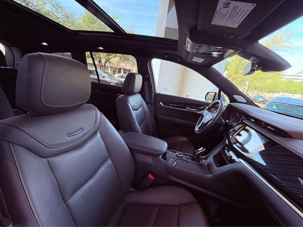 used 2025 Cadillac XT6 car, priced at $44,998