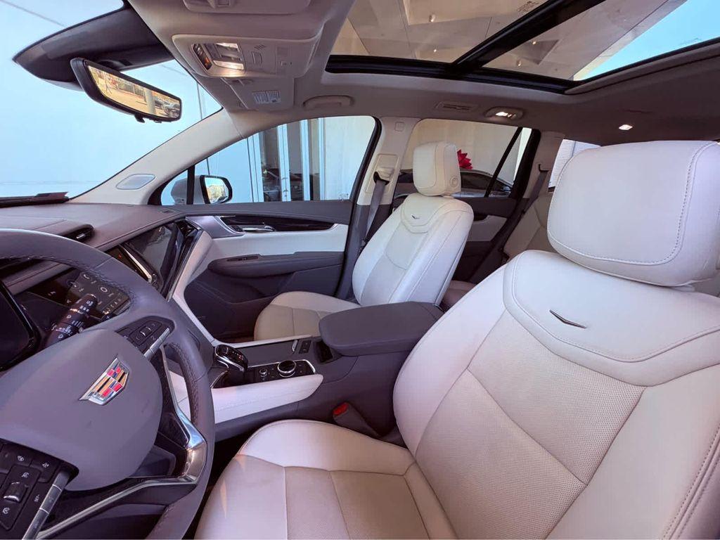 used 2024 Cadillac XT6 car, priced at $47,999