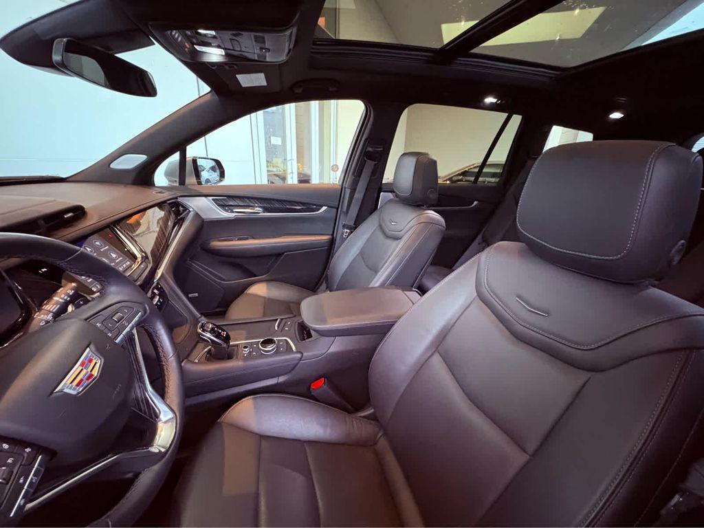 used 2025 Cadillac XT6 car, priced at $40,491
