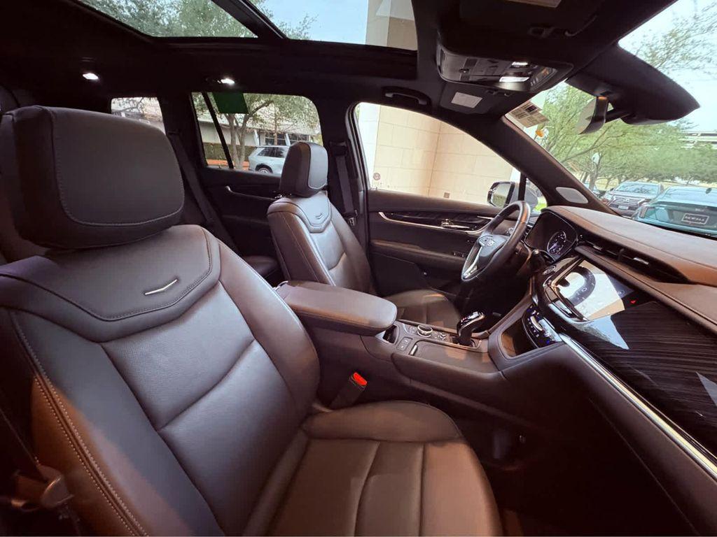used 2025 Cadillac XT6 car, priced at $40,491