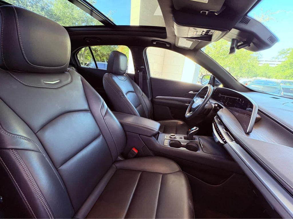 used 2024 Cadillac XT4 car, priced at $29,991