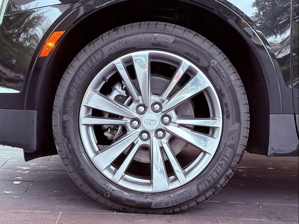 used 2025 Cadillac XT5 car, priced at $38,999