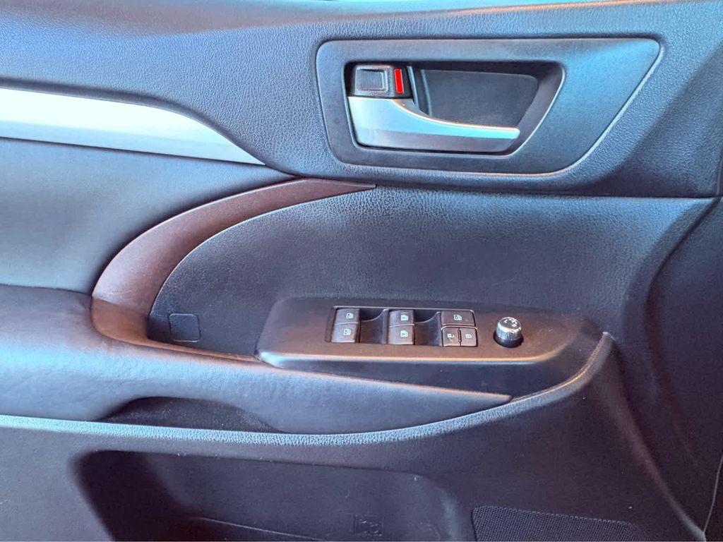 used 2015 Toyota Highlander car, priced at $18,998