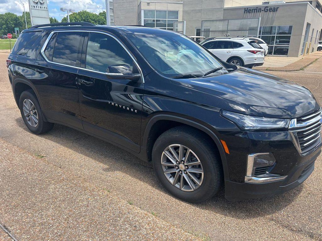 used 2024 Chevrolet Traverse car, priced at $31,988
