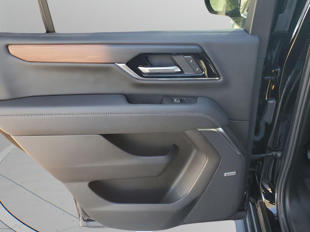 used 2025 GMC Yukon car, priced at $73,404