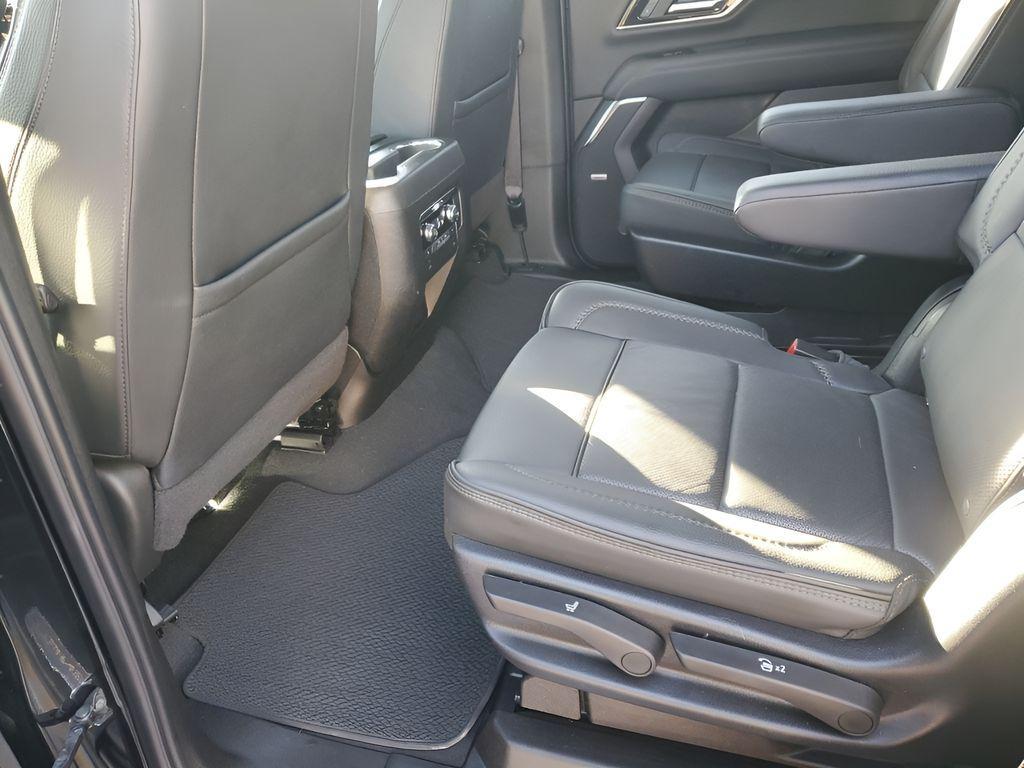 used 2025 GMC Yukon car, priced at $73,404