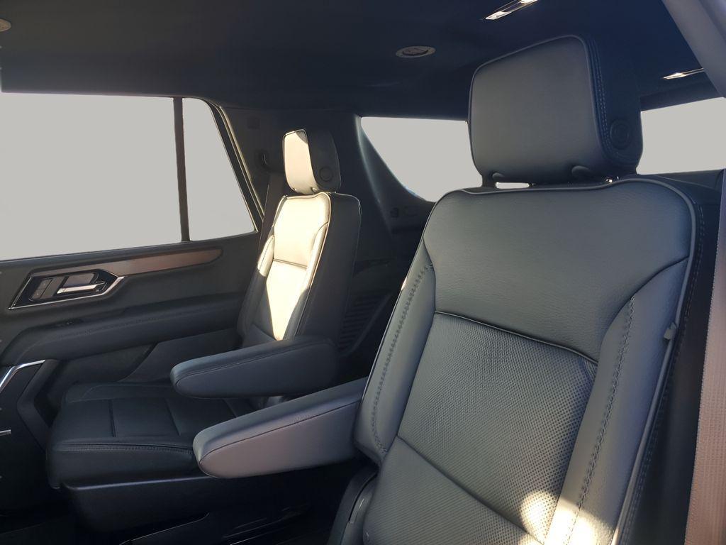 used 2025 GMC Yukon car, priced at $73,404