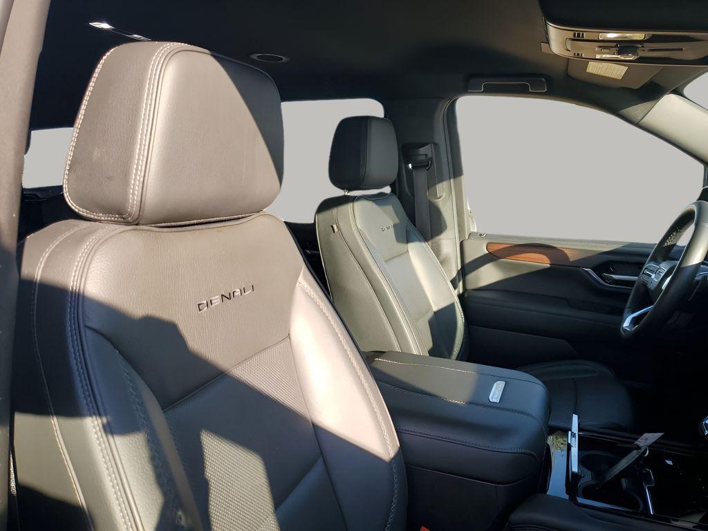 used 2025 GMC Yukon car, priced at $73,404