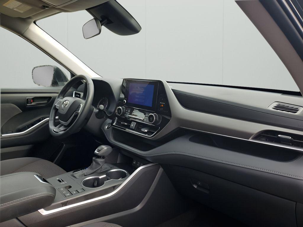 used 2025 Toyota Highlander car, priced at $36,688