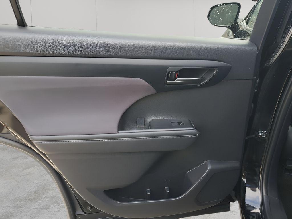 used 2025 Toyota Highlander car, priced at $36,688