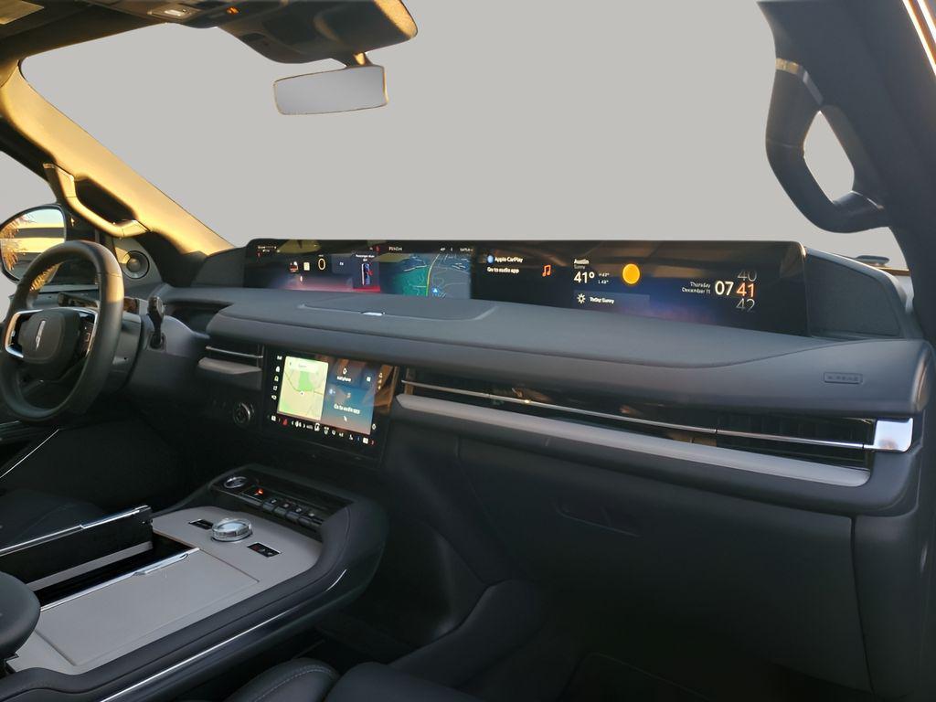 used 2025 Lincoln Navigator car, priced at $99,999