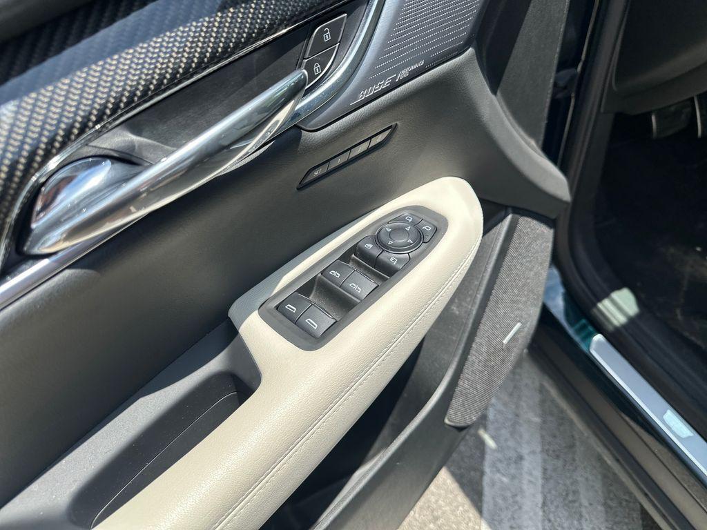 used 2025 Cadillac XT6 car, priced at $46,399
