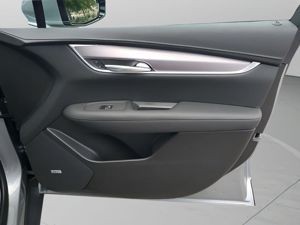 new 2025 Cadillac XT5 car, priced at $44,290