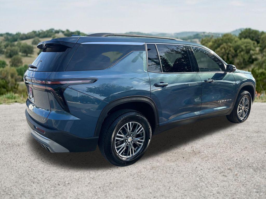 used 2024 Chevrolet Traverse car, priced at $33,399