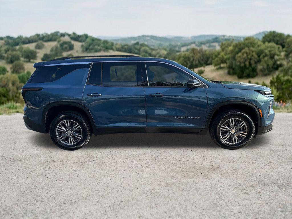 used 2024 Chevrolet Traverse car, priced at $33,399