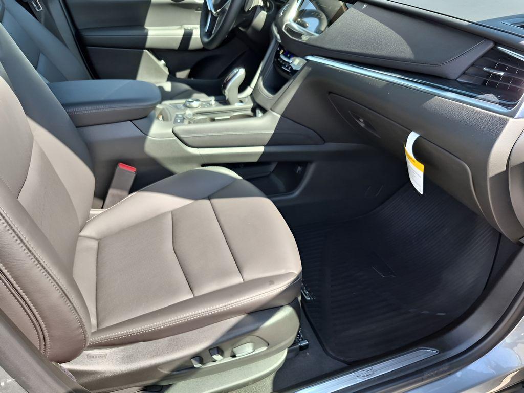 new 2026 Cadillac XT5 car, priced at $54,365