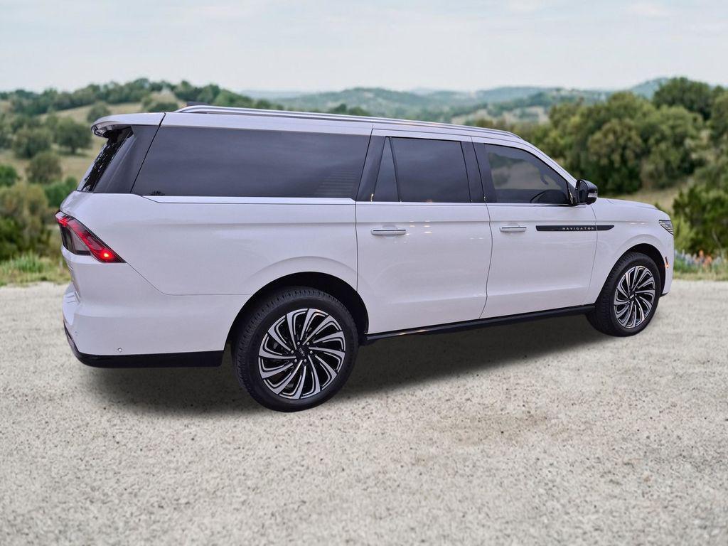 used 2025 Lincoln Navigator car, priced at $98,998