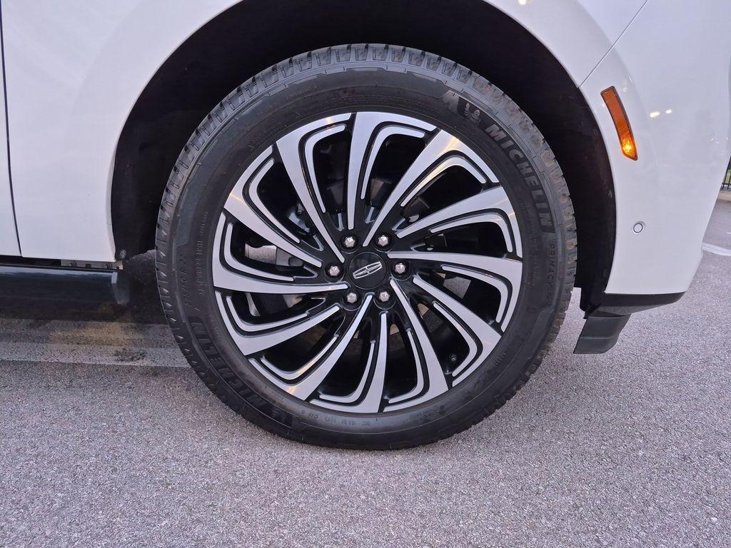 used 2025 Lincoln Navigator car, priced at $98,998