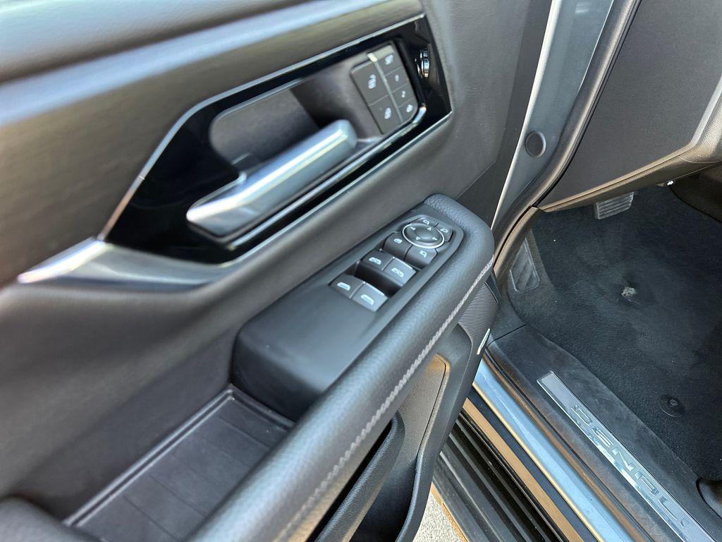 used 2025 GMC Yukon XL car, priced at $67,118