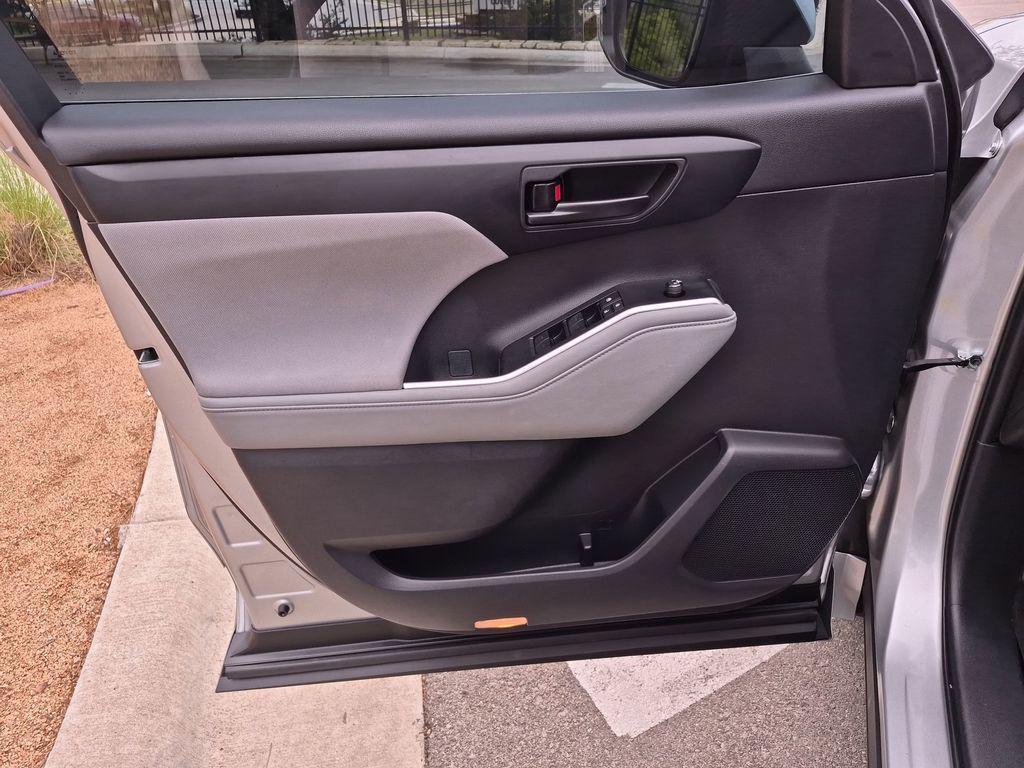 used 2023 Toyota Highlander car, priced at $34,581