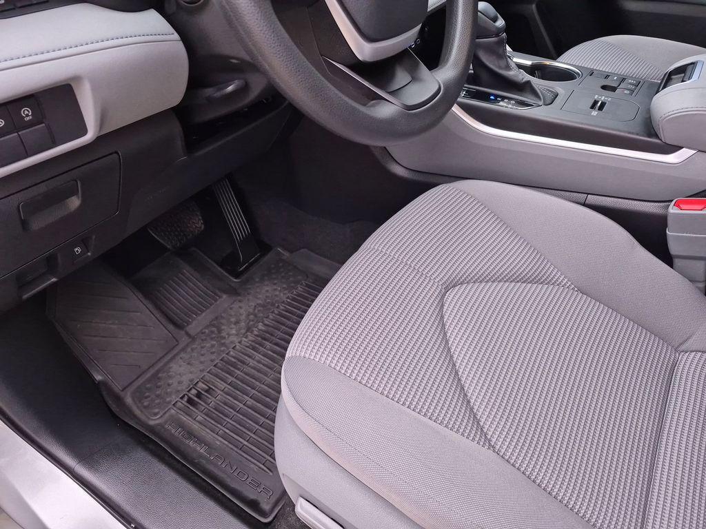 used 2023 Toyota Highlander car, priced at $34,581