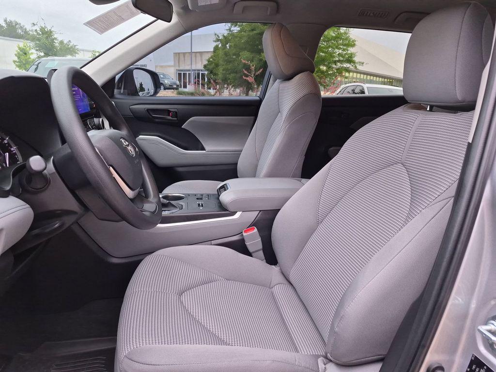 used 2023 Toyota Highlander car, priced at $34,581