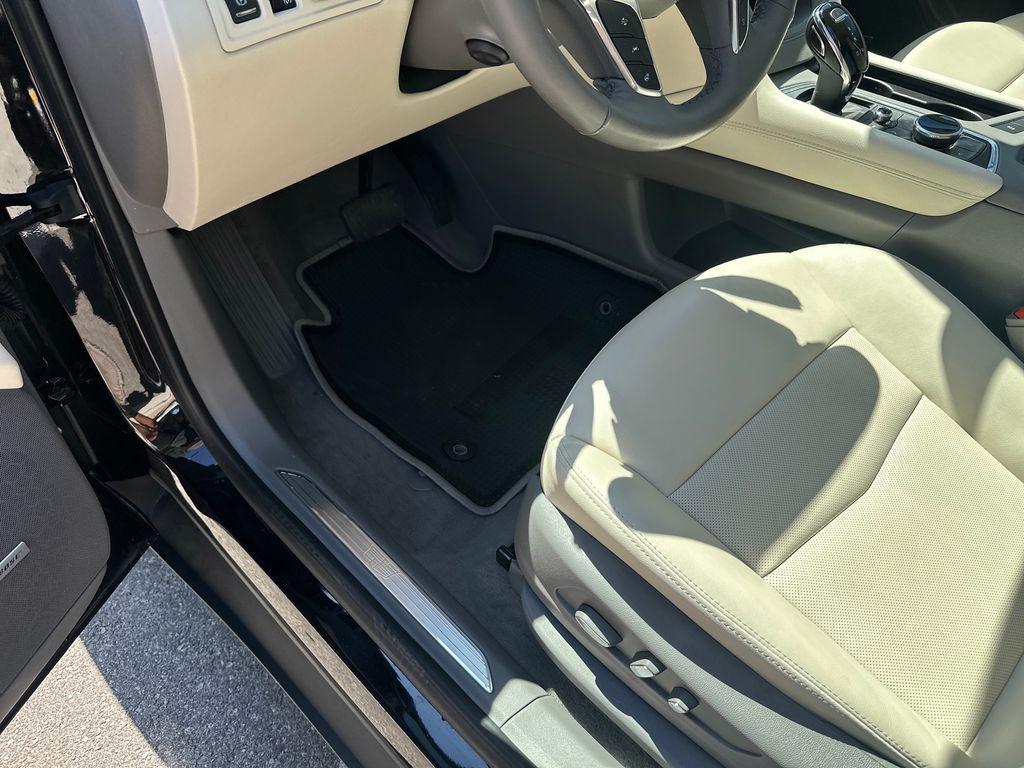used 2023 Cadillac XT5 car, priced at $31,708
