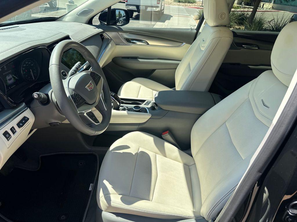used 2023 Cadillac XT5 car, priced at $31,708