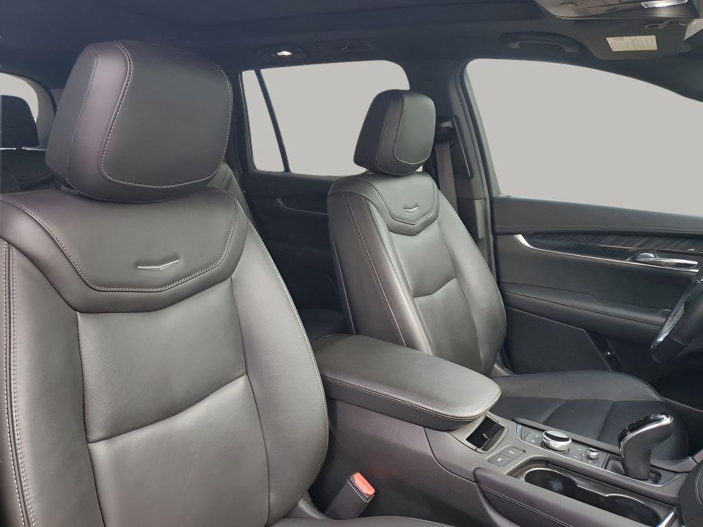 used 2022 Cadillac XT6 car, priced at $34,301