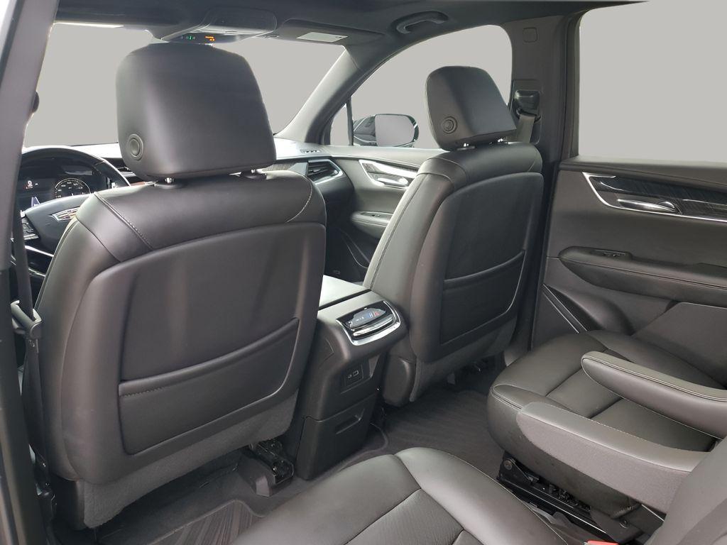 used 2022 Cadillac XT6 car, priced at $34,301