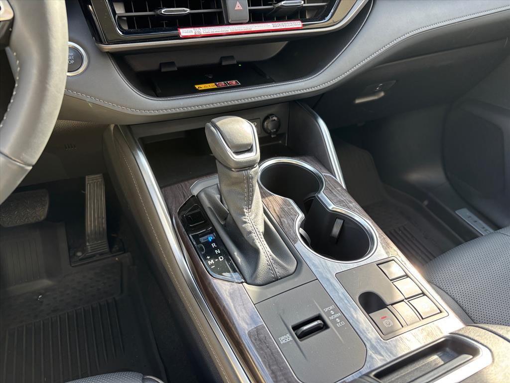 used 2025 Toyota Highlander car, priced at $44,700