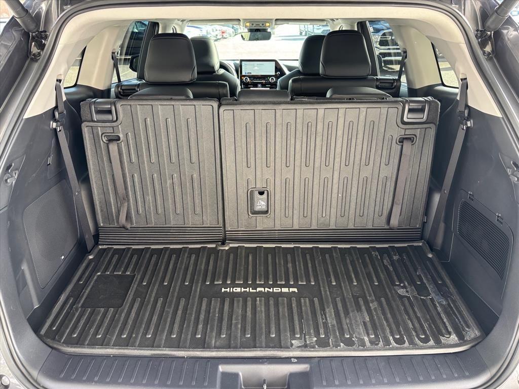 used 2025 Toyota Highlander car, priced at $44,700