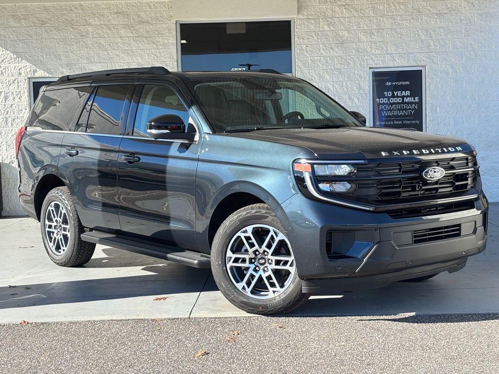 new 2025 Ford Expedition car, priced at $71,000