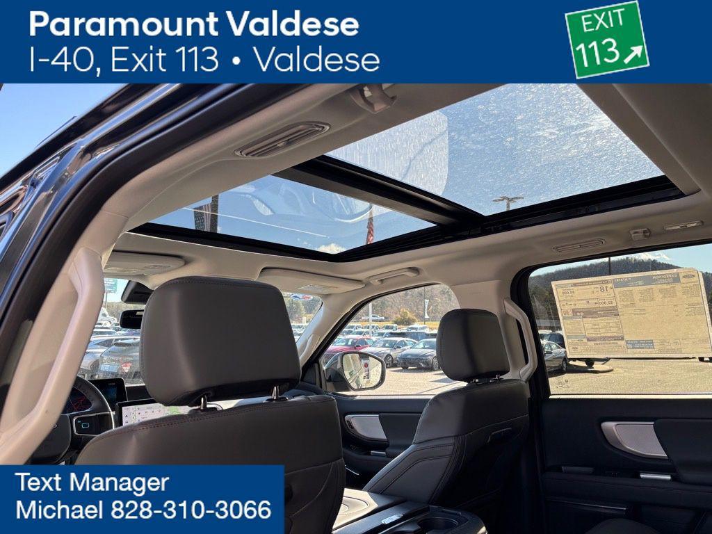 new 2025 Ford Expedition car, priced at $70,000