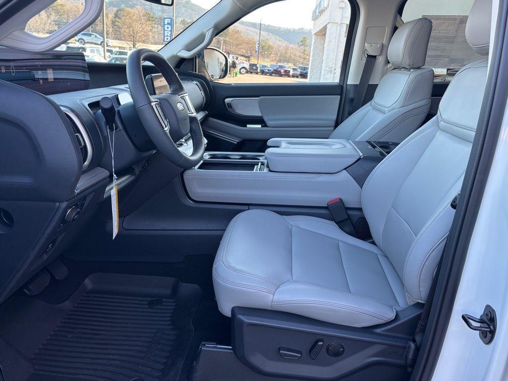 new 2025 Ford Expedition car, priced at $73,500