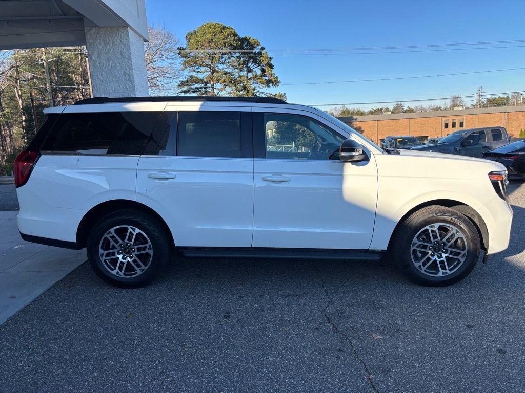 new 2025 Ford Expedition car, priced at $73,500