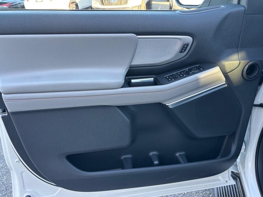 new 2025 Ford Expedition car, priced at $73,500