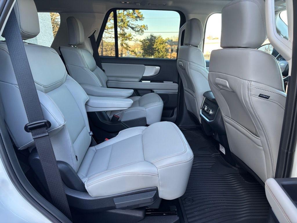 new 2025 Ford Expedition car, priced at $73,500
