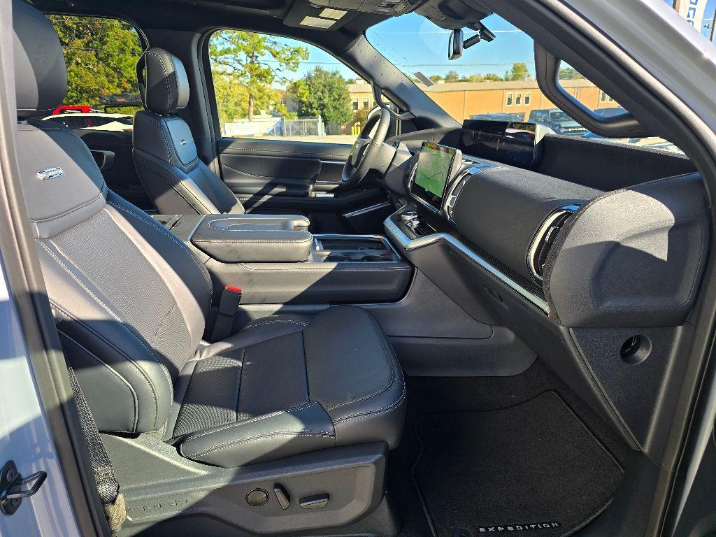 new 2025 Ford Expedition car, priced at $81,730