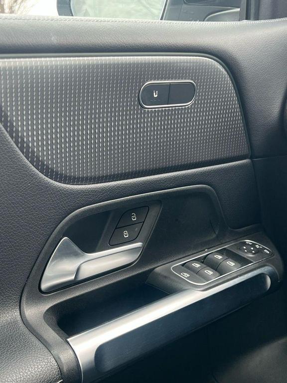 used 2022 Mercedes-Benz GLB 250 car, priced at $29,995