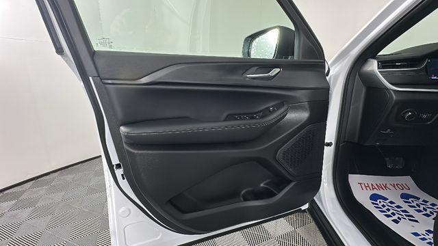 new 2026 Jeep Grand Cherokee car, priced at $44,985