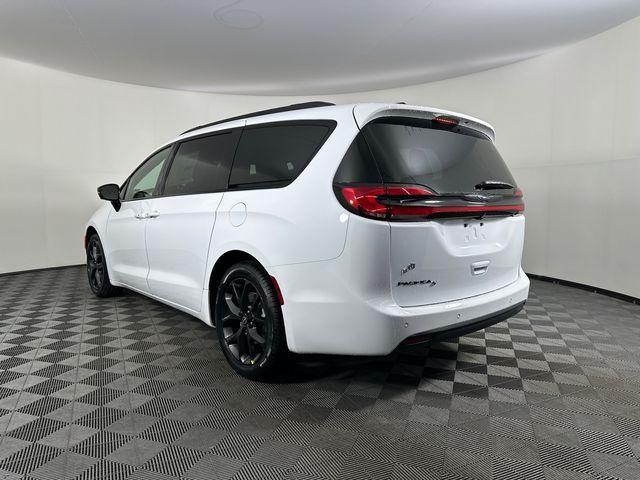 new 2026 Chrysler Pacifica car, priced at $46,424