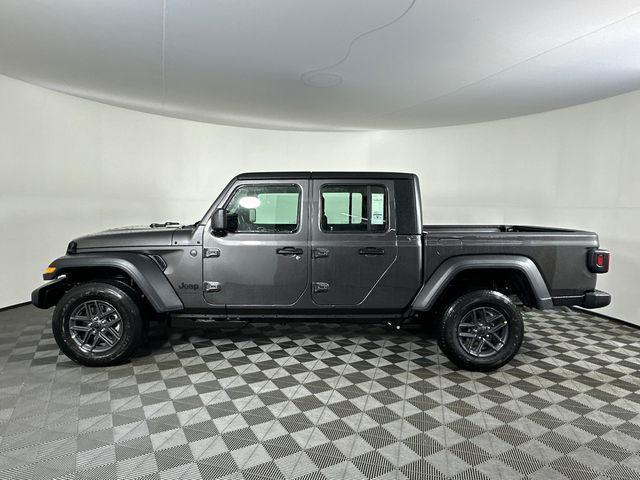 new 2026 Jeep Gladiator car, priced at $42,727