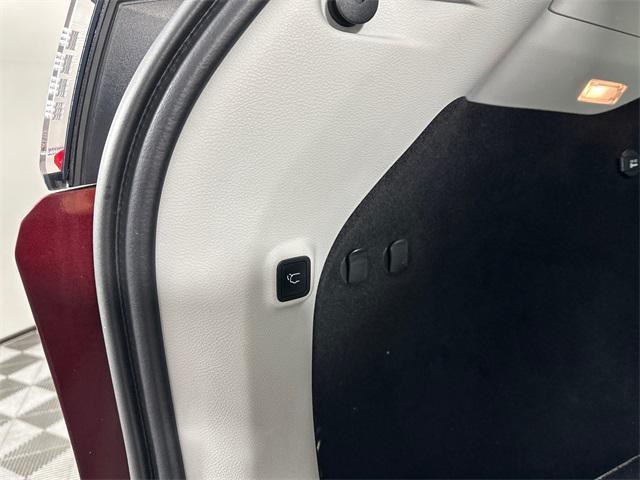 used 2021 Jeep Cherokee car, priced at $20,495