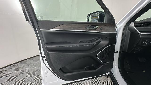 new 2026 Jeep Grand Cherokee car, priced at $52,330